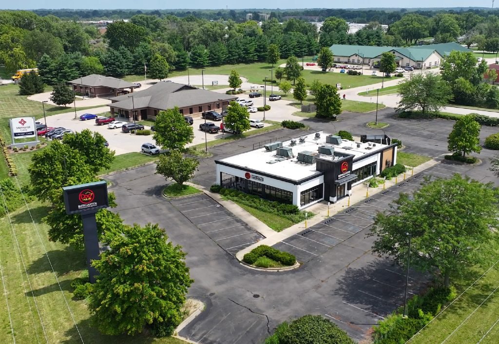 Former restaurant commercial real estate in Illinois